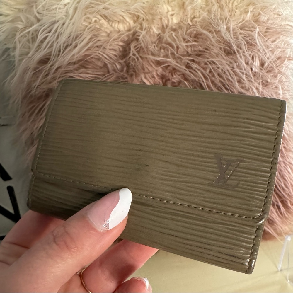Louis Vuitton Pepper Gray 6 Key Holder - Picture 2 of 7